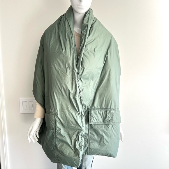 FABLETICS NWT Unisex Smoke Green Large Pockets Lightweight Nylon Puffer Scarf - Picture 3 of 16